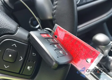 2019 Toyota Highlander Xle z USA, uszkodzony, nr VIN 5TDJZRFH3KS719612